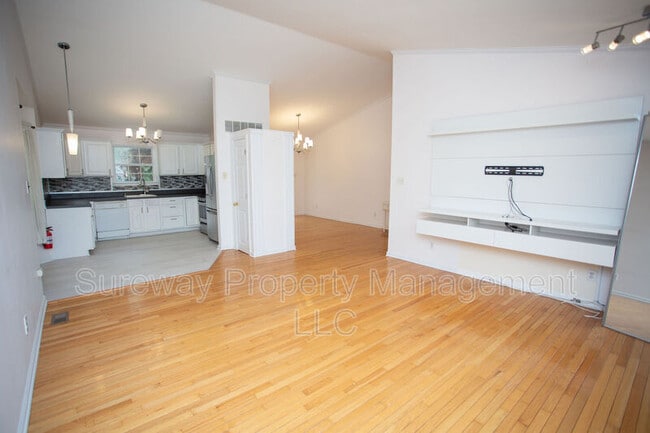 Building Photo - 712 Sage Hill Dr