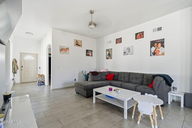 Building Photo - 1181 Summer Rain St