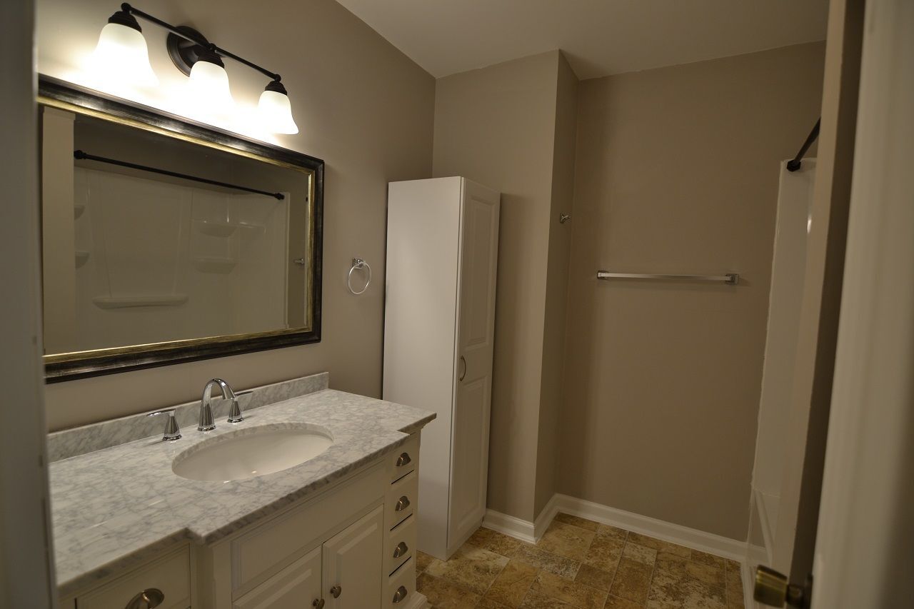 Bathroom - 730 Branniff Dr