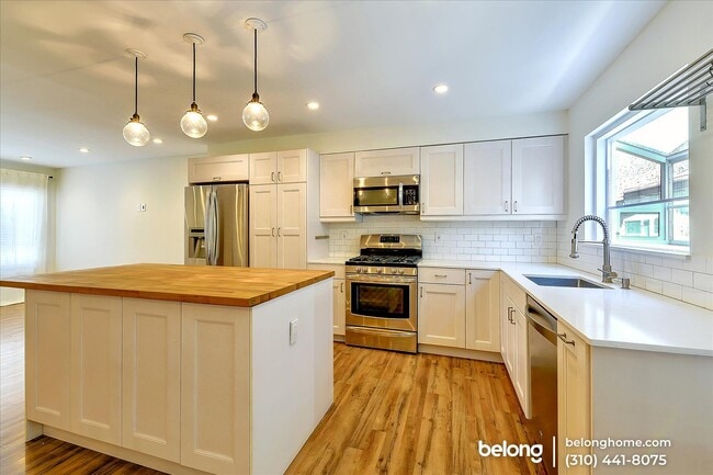 Building Photo - 720 Waterloo St