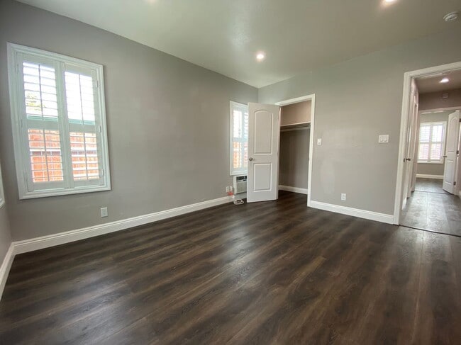 Building Photo - 702 N McCadden Pl