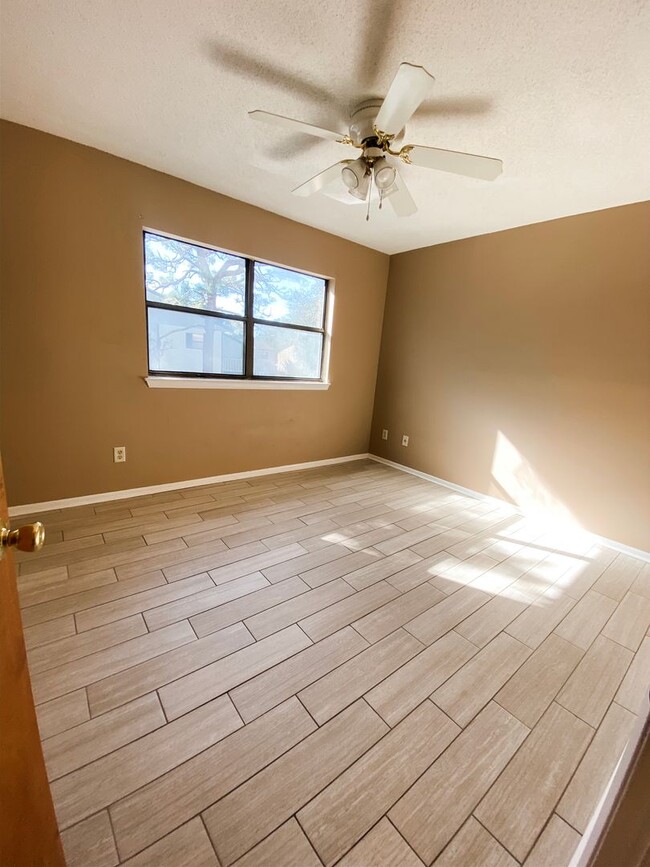 Building Photo - Townhome in Fort Walton Beach!