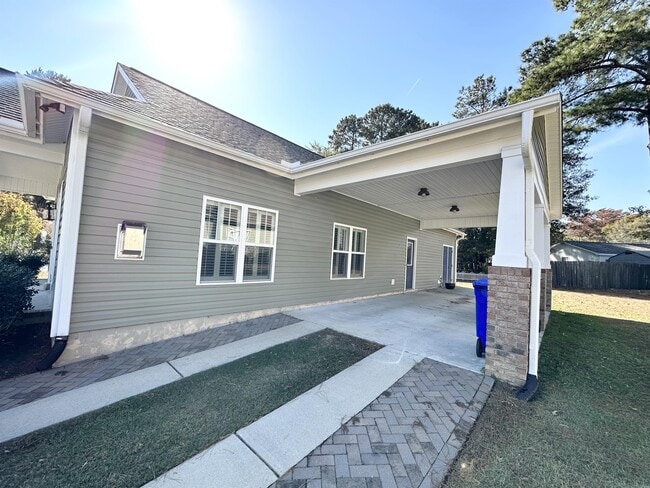 Building Photo - 1701 Sassafras Ct