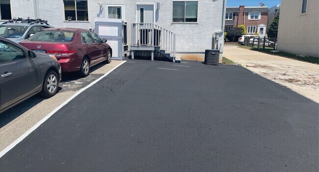 Building Photo - 240 Lauriston St