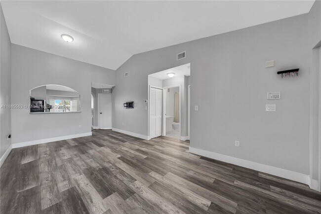 Building Photo - 1261 SE 27th St