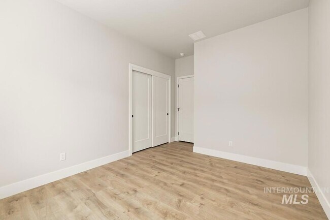 Building Photo - 10494 W Shields Ave