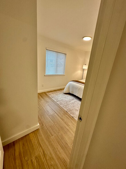 Building Photo - 6803 Hillcroft Dr