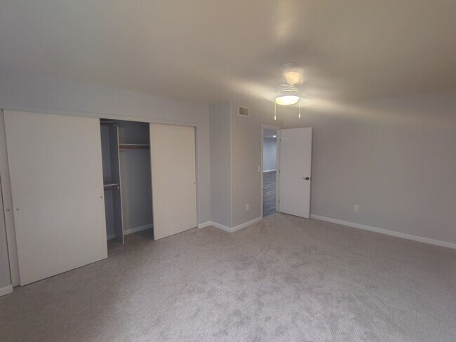 Building Photo - 9047 N Sanguine Dr