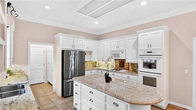 Building Photo - 4728 Stonebriar Cir