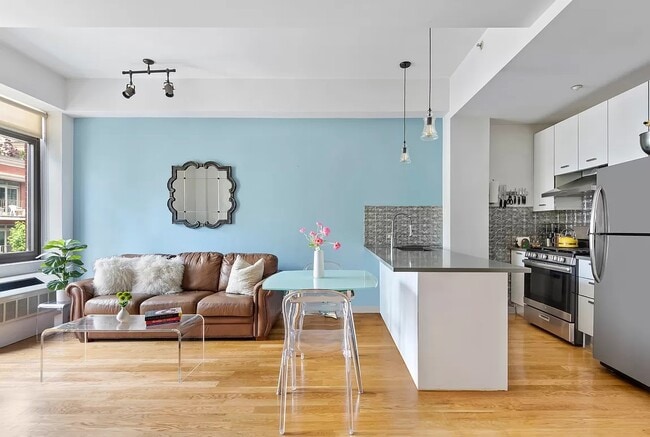 Building Photo - Comfortable Living in a Great Neighborhood