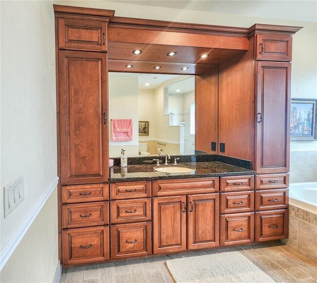 Building Photo - 1 Bay Pointe Dr