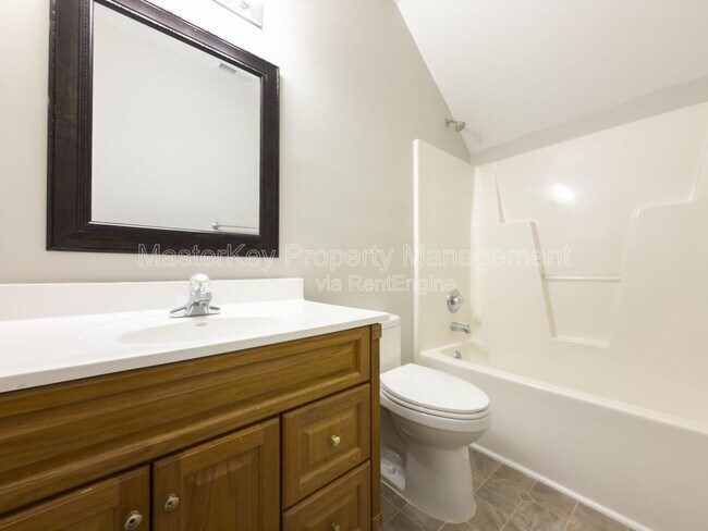 Building Photo - 251 Tillamook Dr