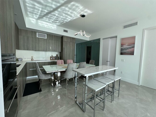 Building Photo - 17550 Collins Ave