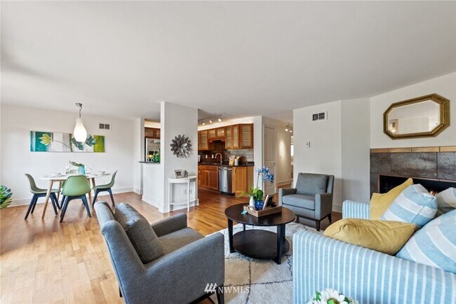 Primary Photo - 11058 NE 33rd Pl