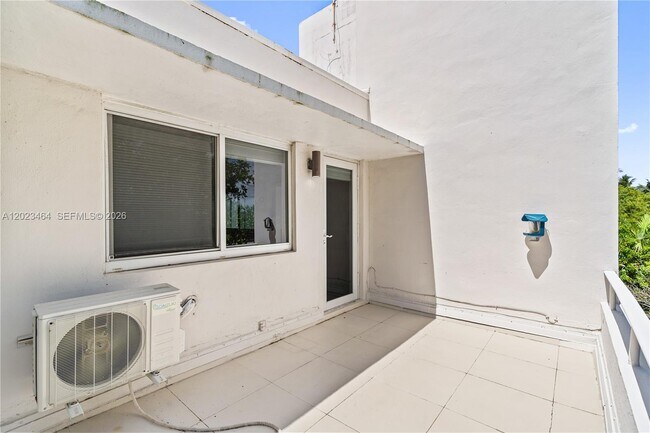 Building Photo - 10190 Collins Ave