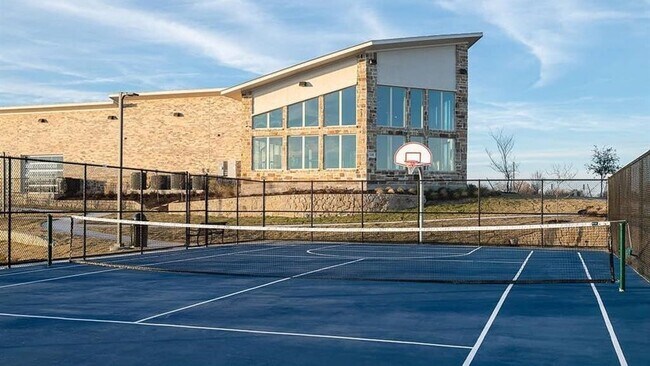 Building Photo - 2037 Almassera Dr