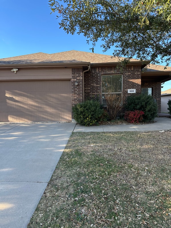 Building Photo - 608 Poncho Ln