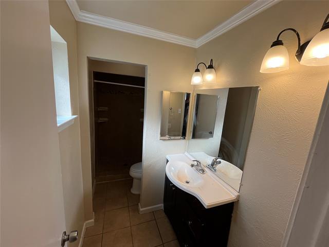 Building Photo - 422 Bella St