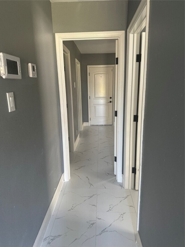 Building Photo - 1107 E 40th 1/2 St