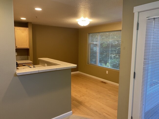 Building Photo - 10789 SW Canterbury Ln