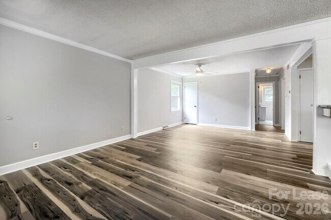 Building Photo - 221 Eden Cir