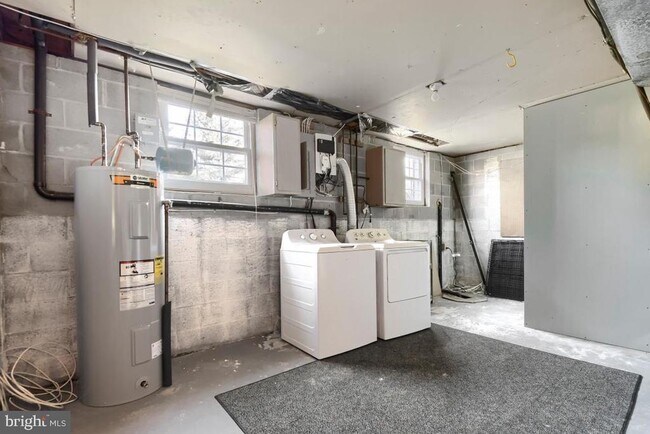 Building Photo - 907 Spry Harb