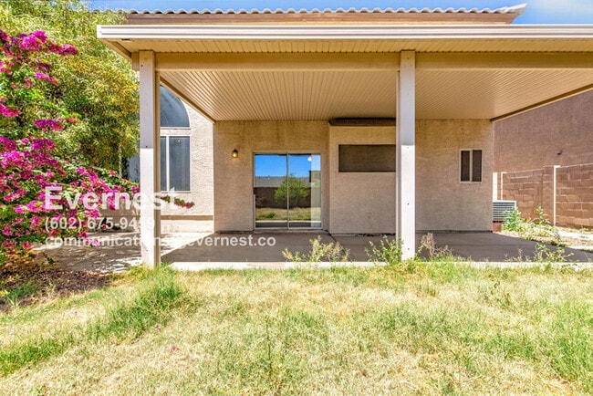 Building Photo - Lovely 3-Bedroom Home with Spacious Layout...