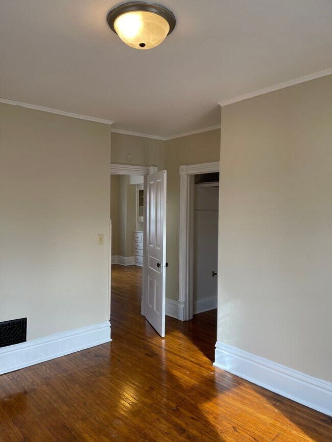 Building Photo - 452 Iowa Ave