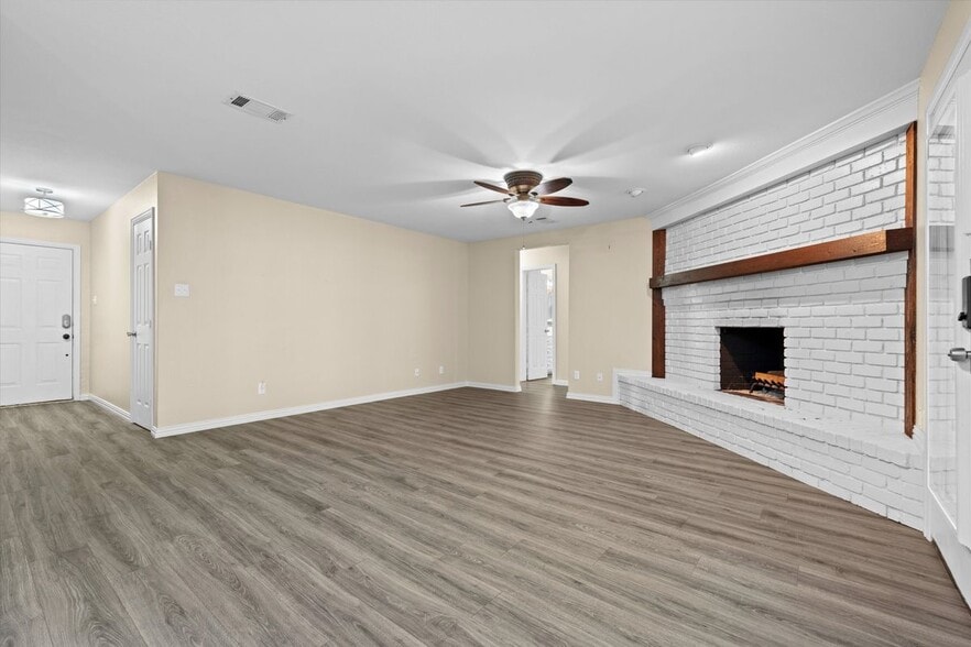 Building Photo - 839 Yellowstone Dr