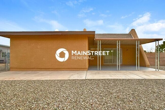 Building Photo - 3 Bedroom Pet-Friendly Home in Tucson, AZ ...