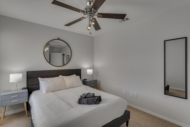 Building Photo - 516 Maywood Ln