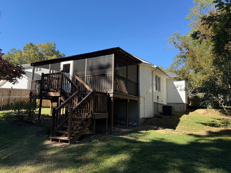 Building Photo - 409 W 6th Ave