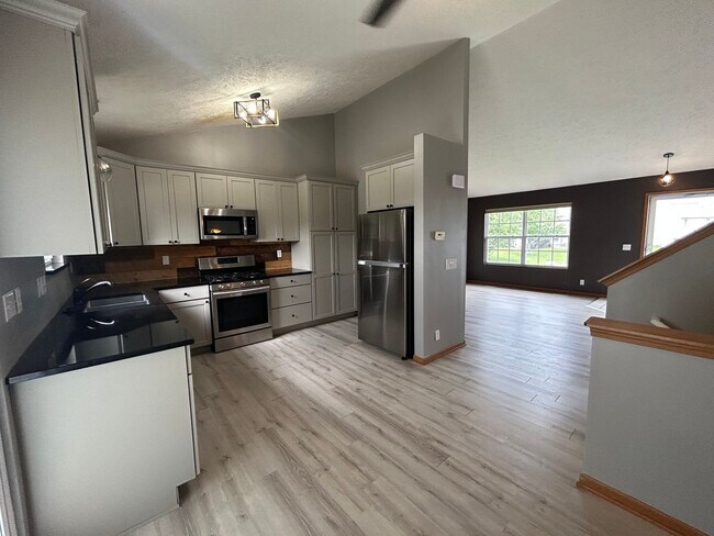 Building Photo - Home For Rent Bellevue.