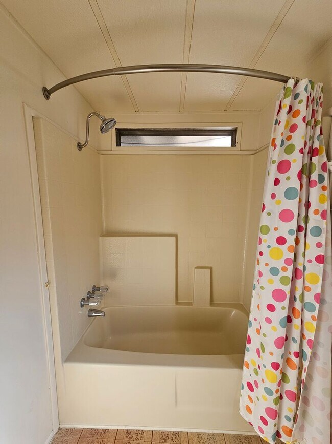 Building Photo - 2 bed/2 bath Manufactured Home in Desirabl...