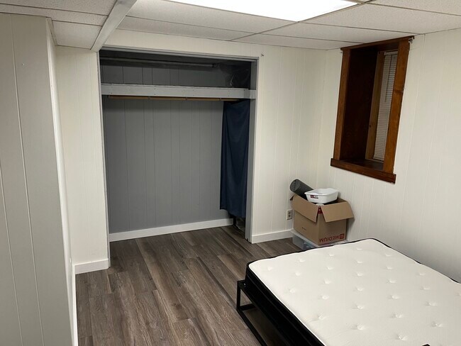 Building Photo - 1215 7th St E