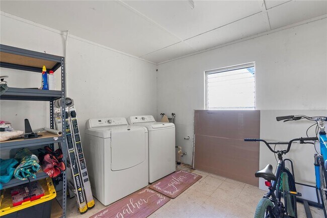 Building Photo - 830 CR 457