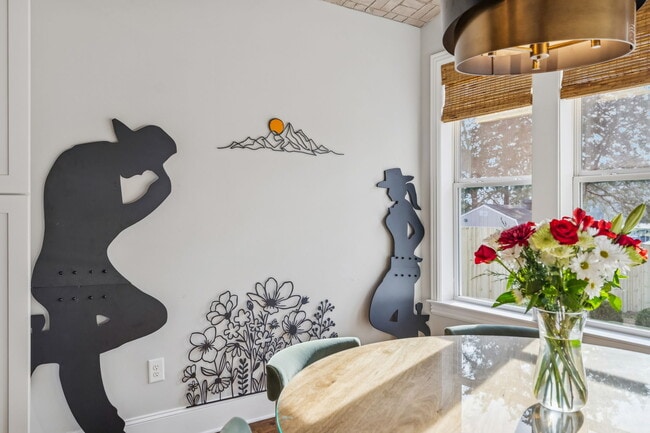 Building Photo - 594 Lake Haven Dr