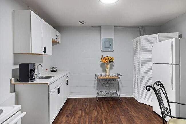 Building Photo - 5210 Dodge Rd