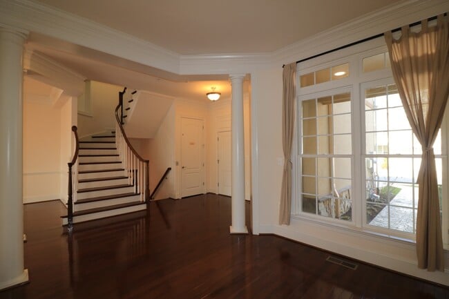 Building Photo - SHORT TERM LEASE AVAILABLE -- Luxury TH in Bethesda - 4 bed + 3.5 ba - Elevator TH in Gated commu...