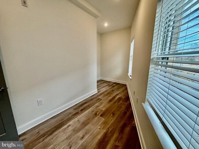 Building Photo - 6601 Ridge Ave