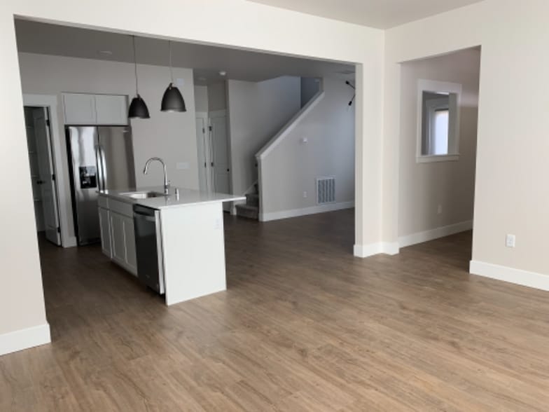 Building Photo - 6103 Farmstead Ave