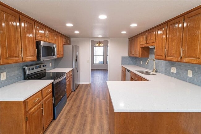 Building Photo - 1 Sandon Ln