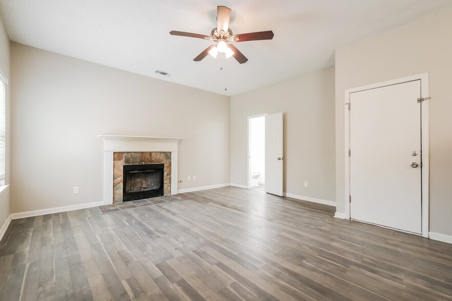 Building Photo - 3444 Sumter Pl