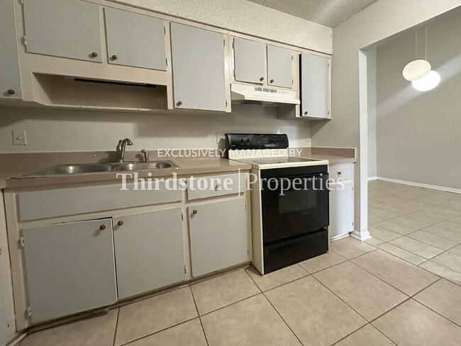 Building Photo - 8124 San Jose Manor Dr E