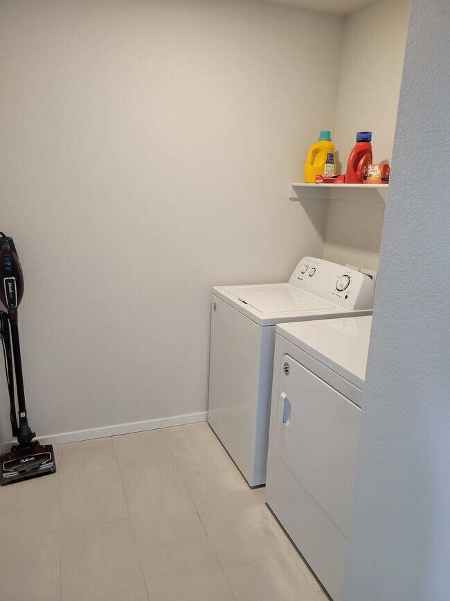 Building Photo - 5721 Stone Fly Dr