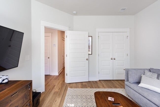 Building Photo - 1515 Martel St