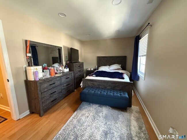 Building Photo - 133 Clearview Ct