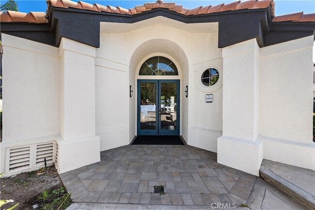 Building Photo - 30902 Club House Dr