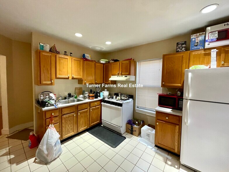 Primary Photo - 135 Marcella St