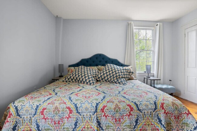 Building Photo - 38 Exeter Rd